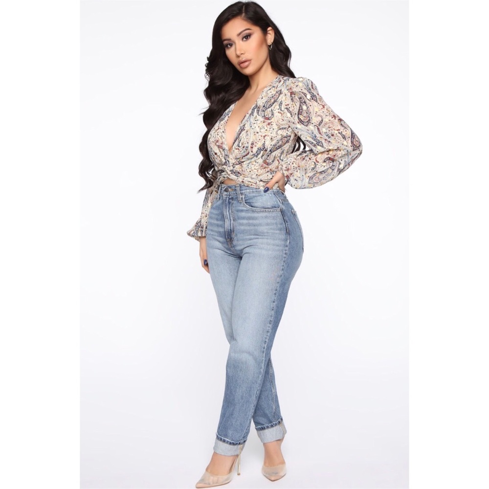 NEW Twist-Front Top